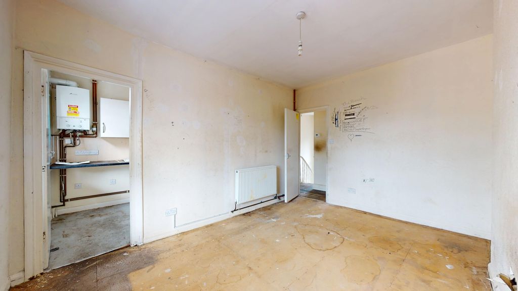 Property photo 3 of 11 58C Colvestone Crescent, Hackney, London, E8 2Lh