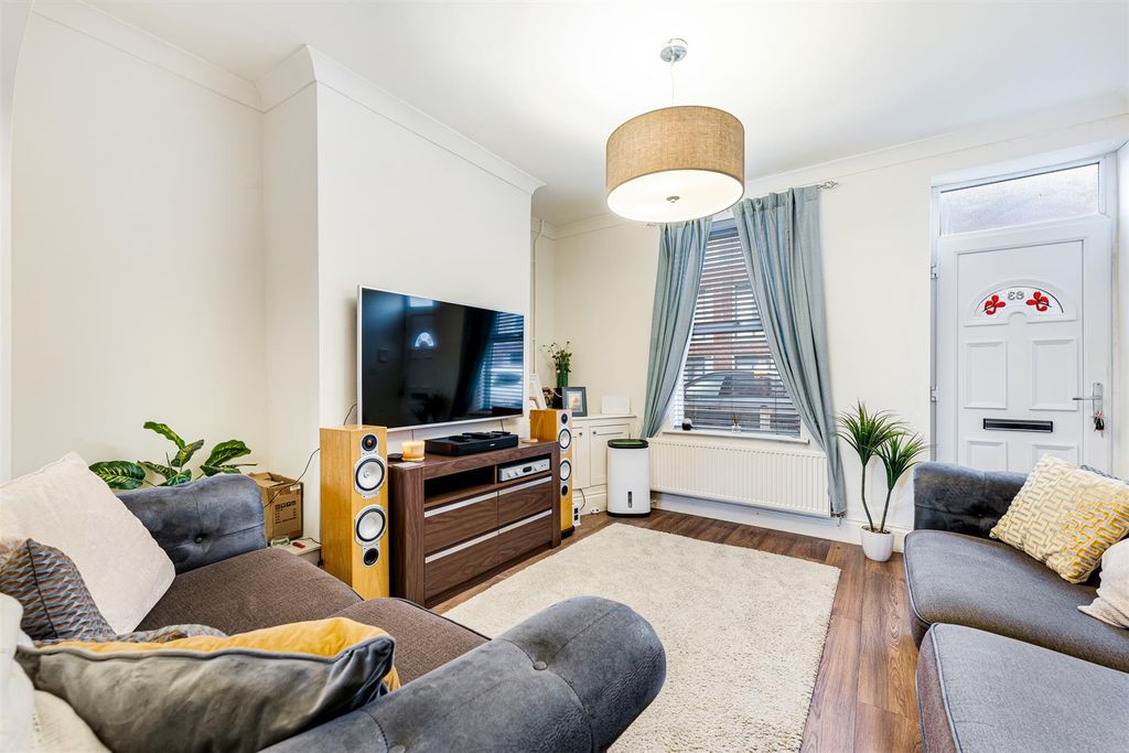 Property photo 2 of 17 63 Albany Road Lounge.Jpg