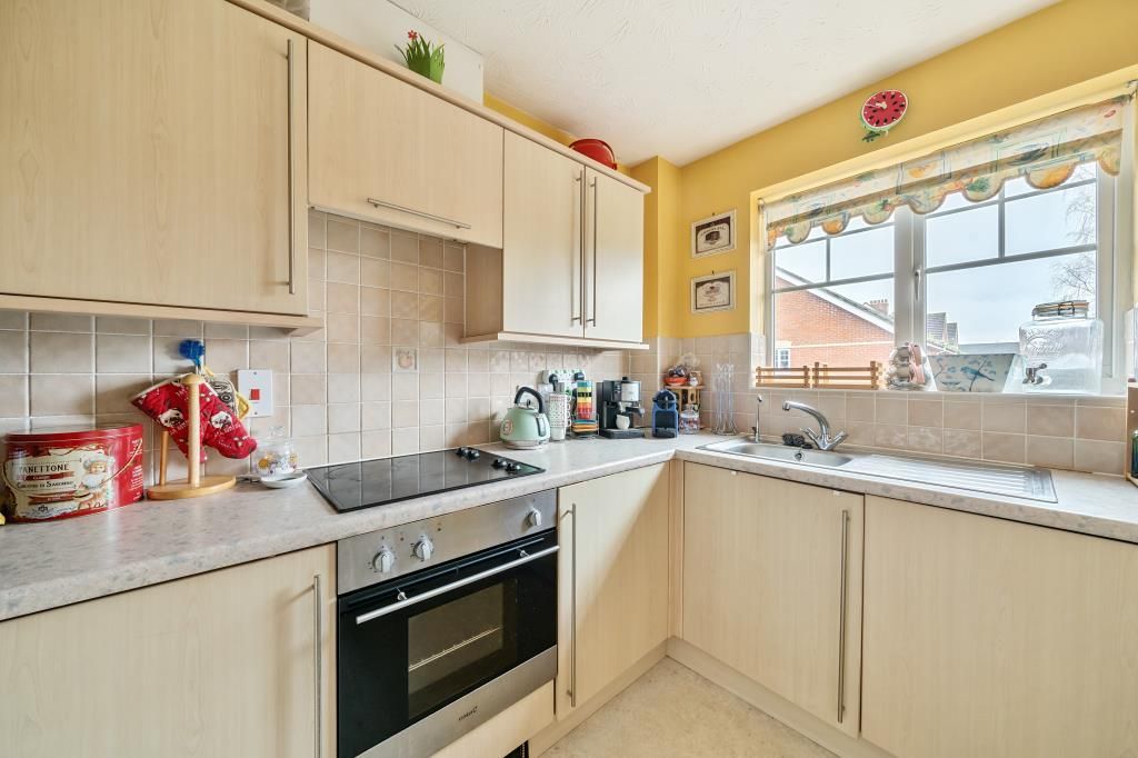 Property photo 3 of 8 Kitchen