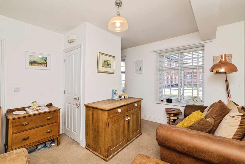 Property photo 3 of 18 Sitting Room