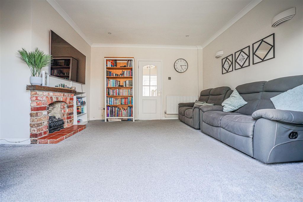 Property photo 3 of 34 980A6200-1.Png