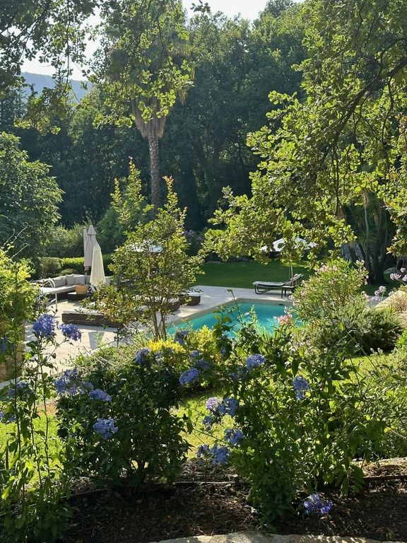 Property photo 2 of 40