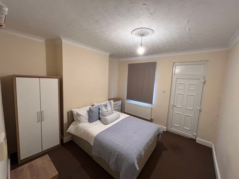 Property photo 1 of 7 Photo 11