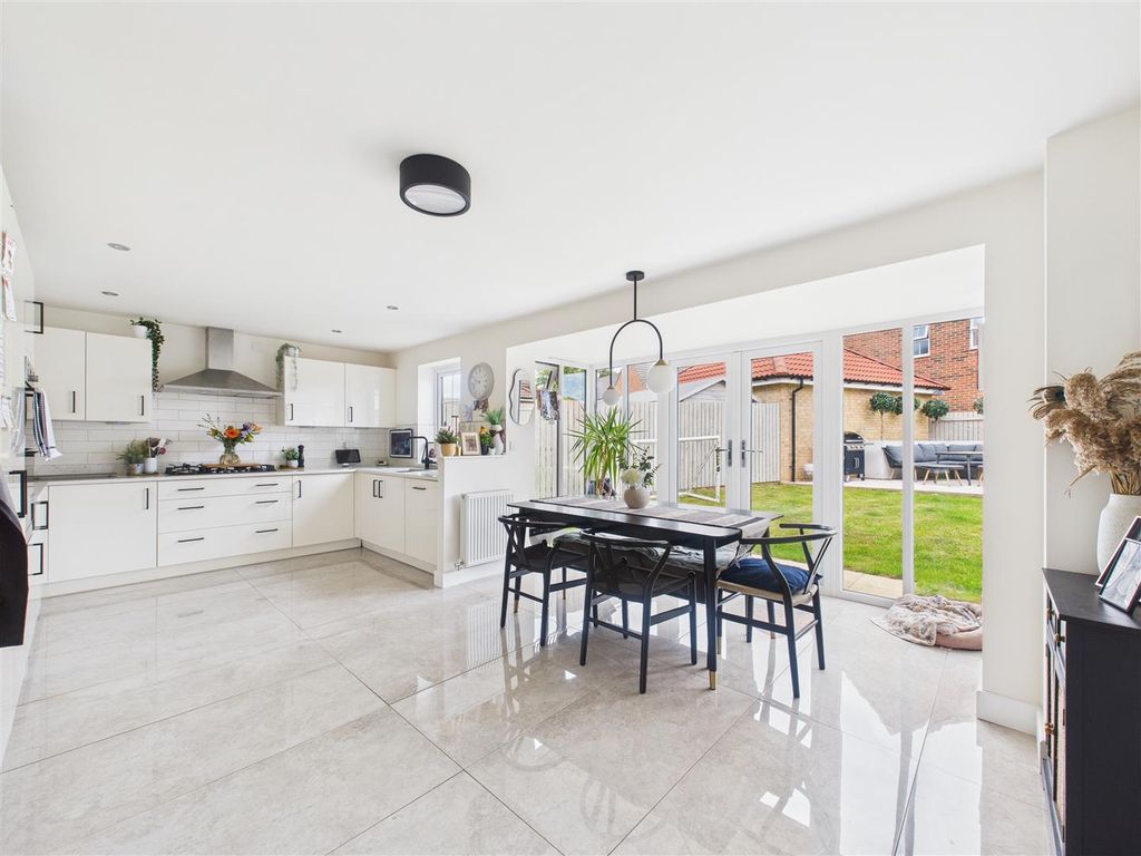 Property photo 3 of 18 Dining Kitchen