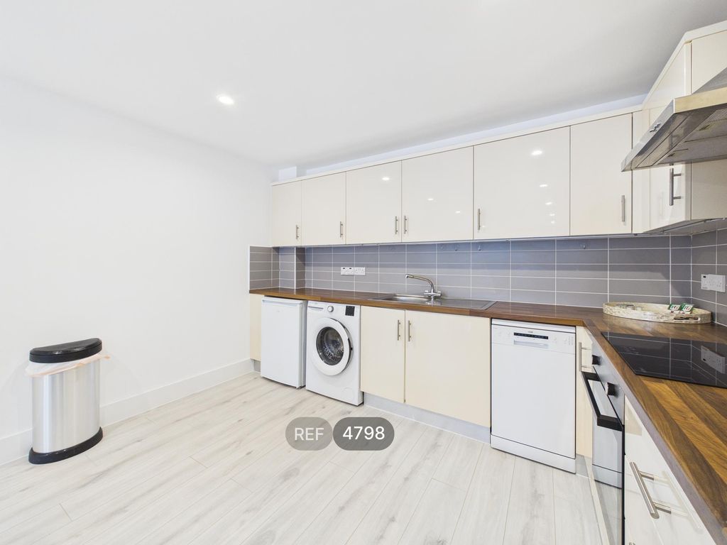 Property photo 3 of 25 Kitchen / Living Area