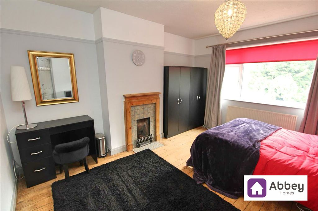 Property photo 3 of 10 Room