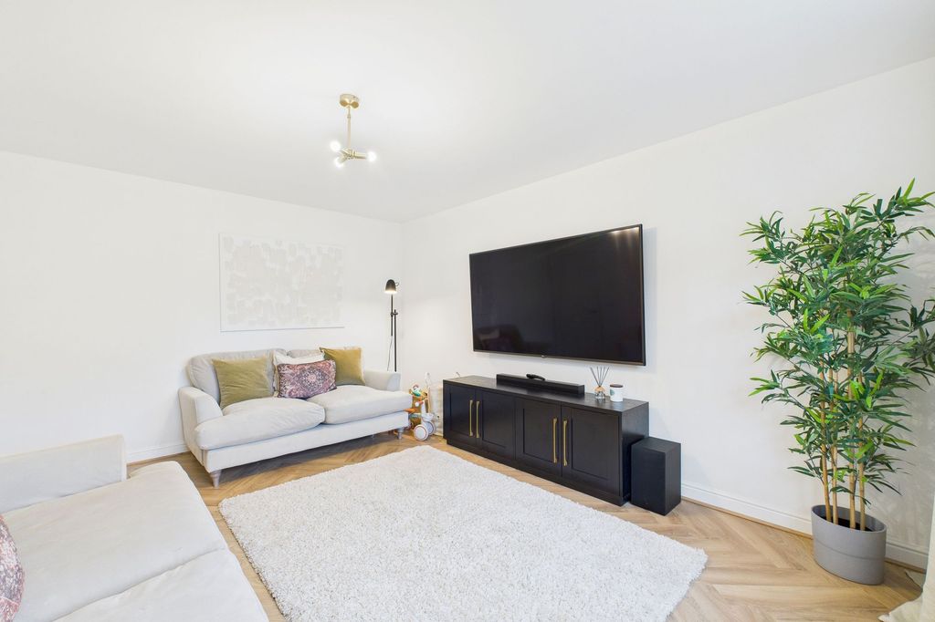 Property photo 3 of 25