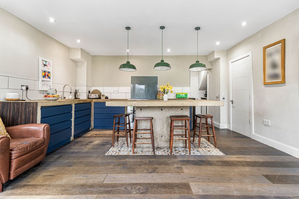 Property photo 2 of 29 2671363