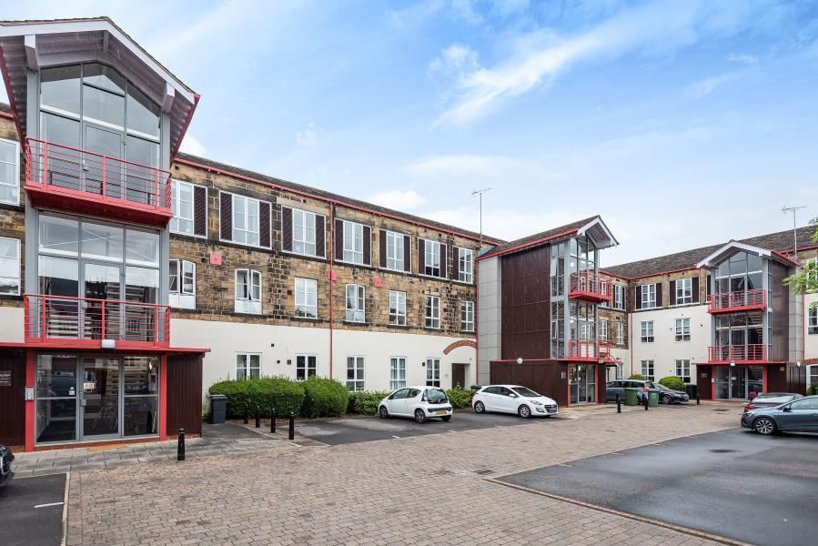 Property photo 1 of 7 Meanwood, 3 Bed Apartment To Let