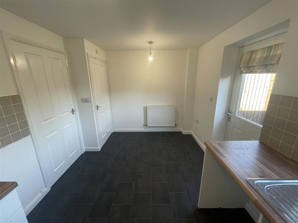 Property photo 3 of 12 Dining Area
