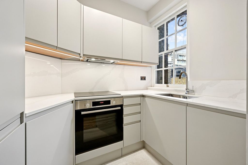 Property photo 2 of 14 Kitchen