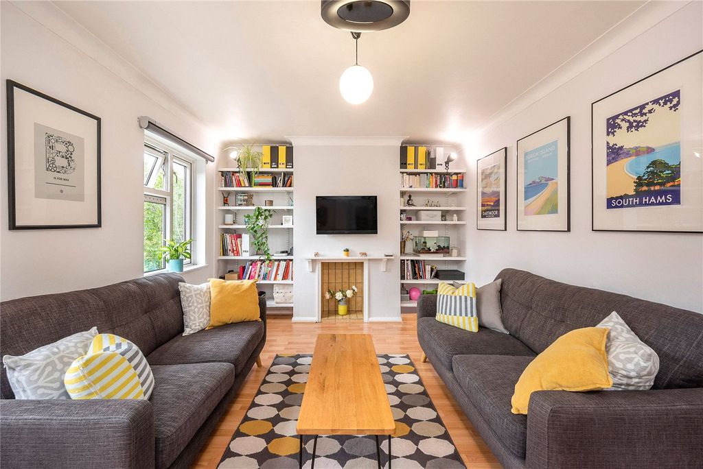 Property photo 2 of 8