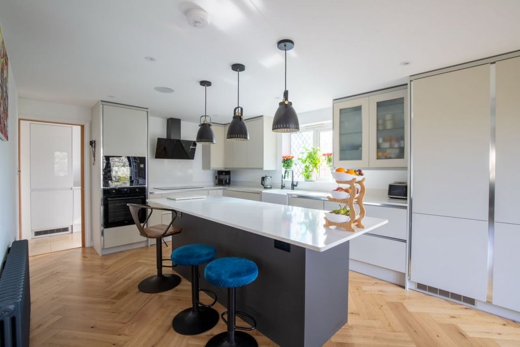 Property photo 2 of 21