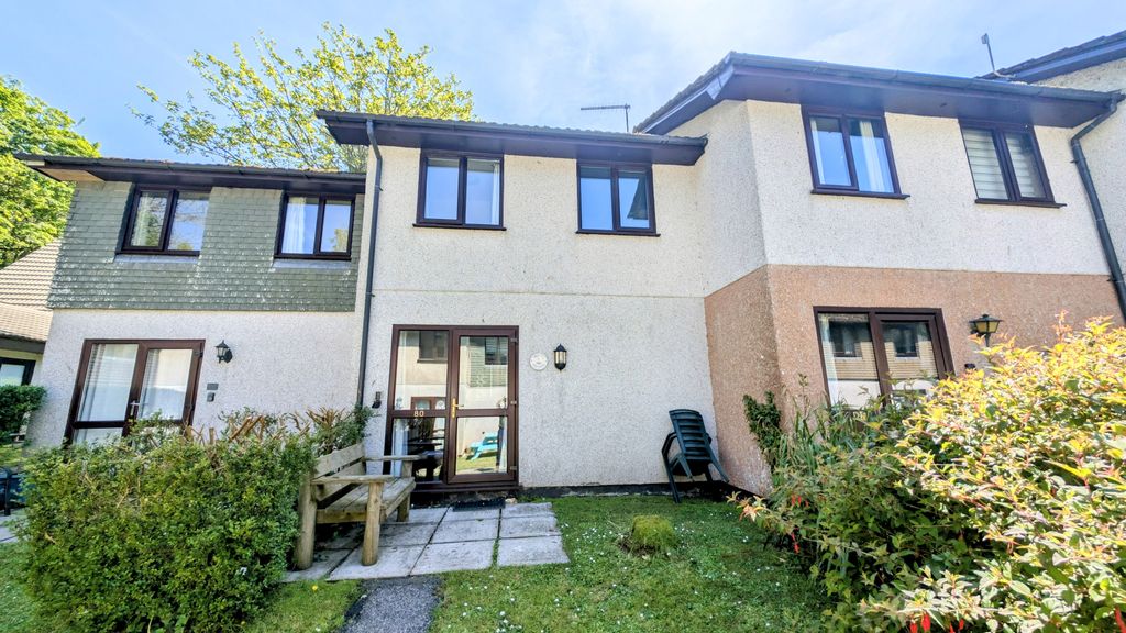 Property photo 1 of 8 3 Bedroom Mid Terraced House For Sale