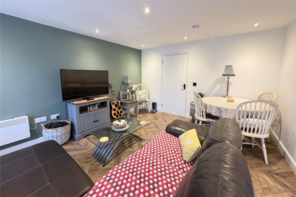 Property photo 2 of 7 Picture No. 42