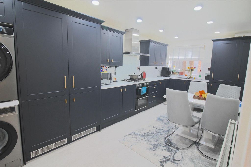 Property photo 2 of 14 Kitchen