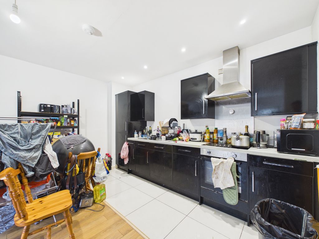 Property photo 3 of 5 Kitchen
