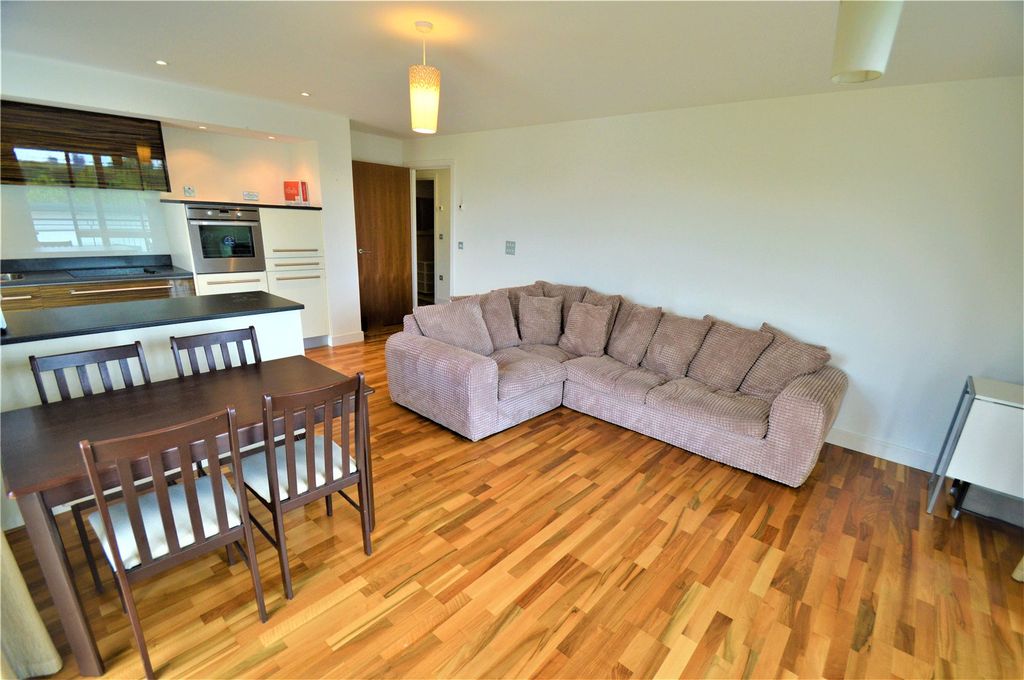 Property photo 3 of 7 Lounge
