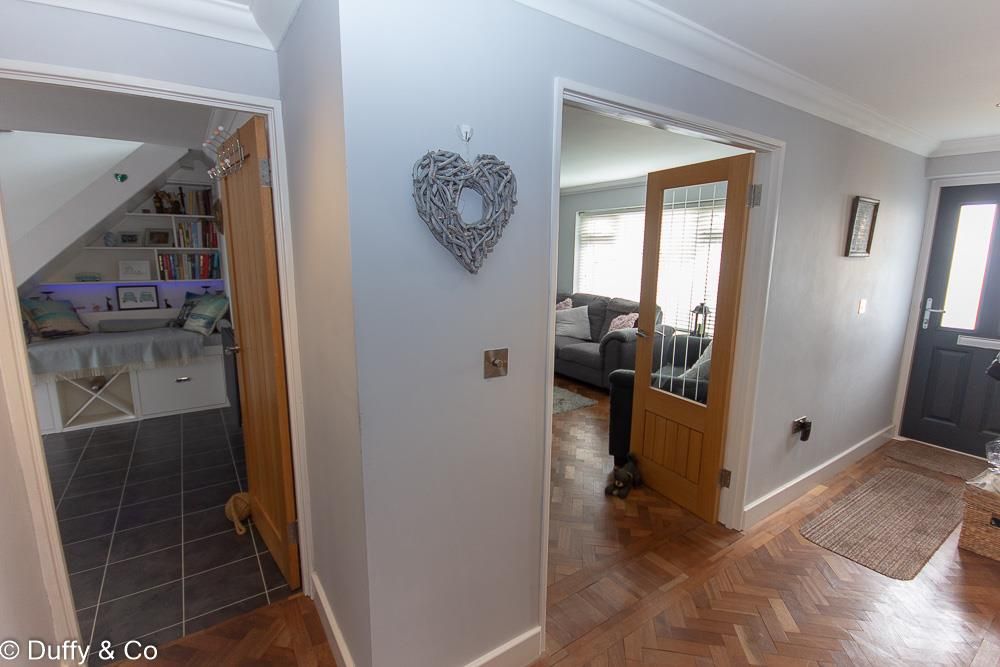 Property photo 3 of 29 4 Downside Close (9 Of 27).Jpg