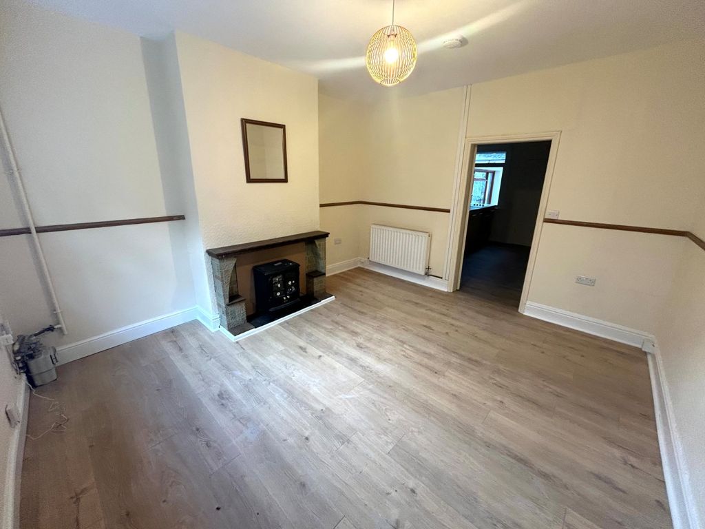 Property photo 2 of 8 Picture No. 15