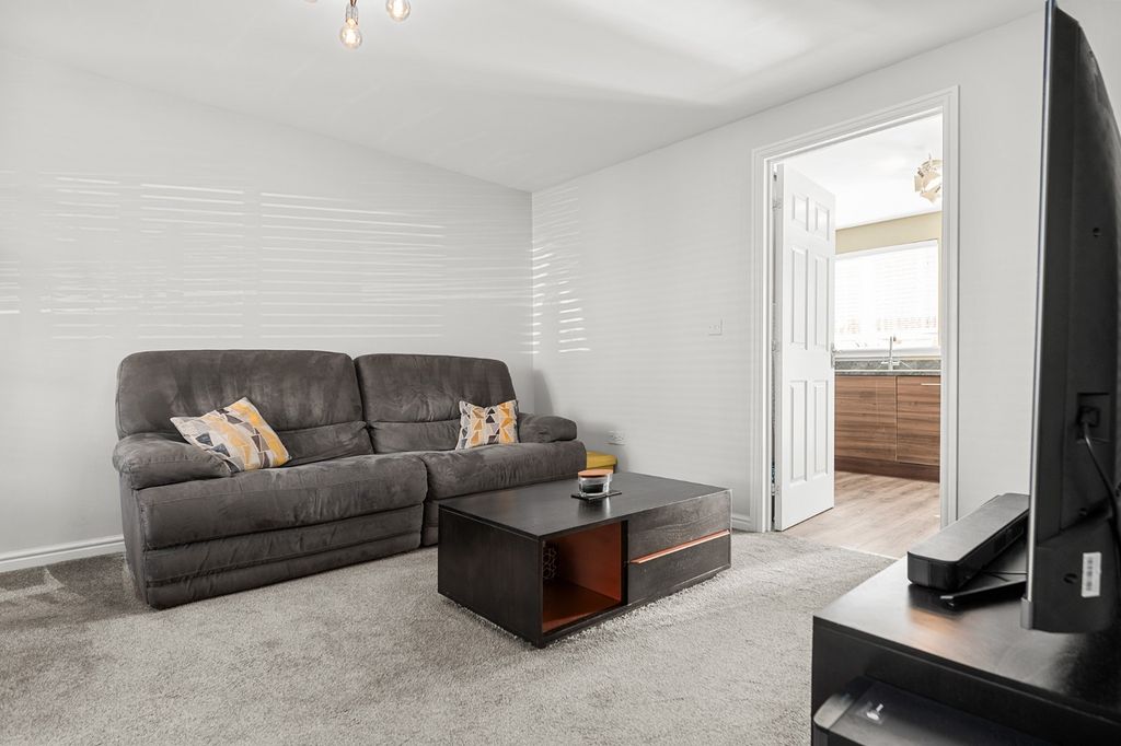 Property photo 3 of 27 4170716
