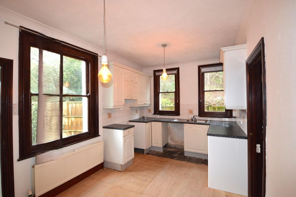 Property photo 3 of 7 Kitchen.Jpg