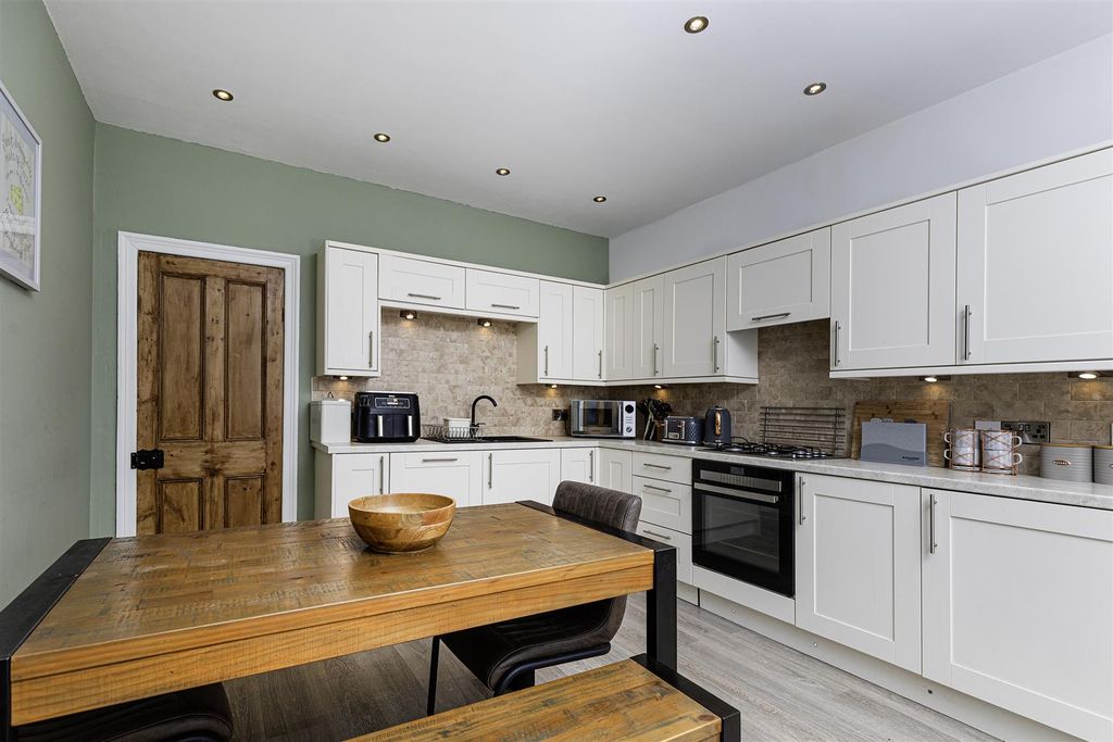 Property photo 2 of 28 Dining Kitchen