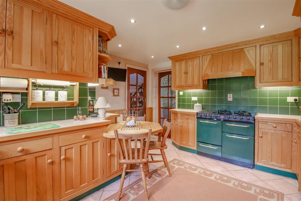 Property photo 3 of 41