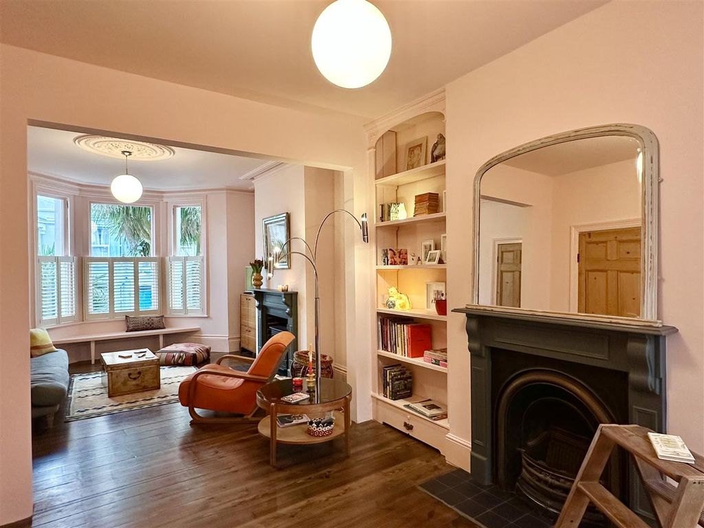 Property photo 1 of 32