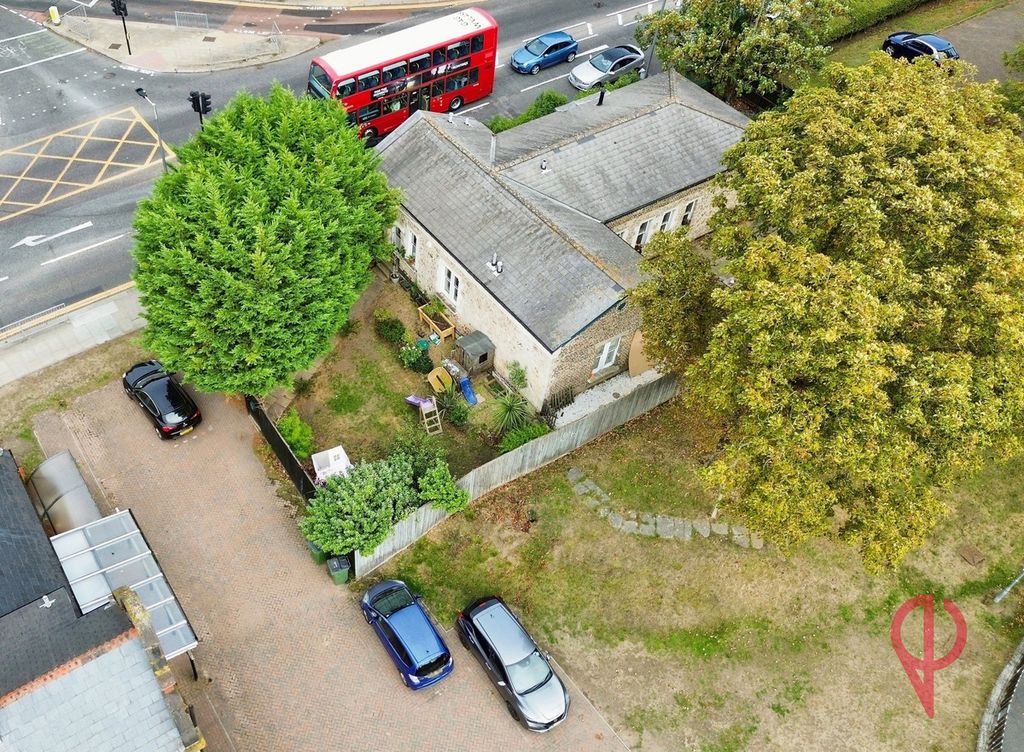 Property photo 3 of 24