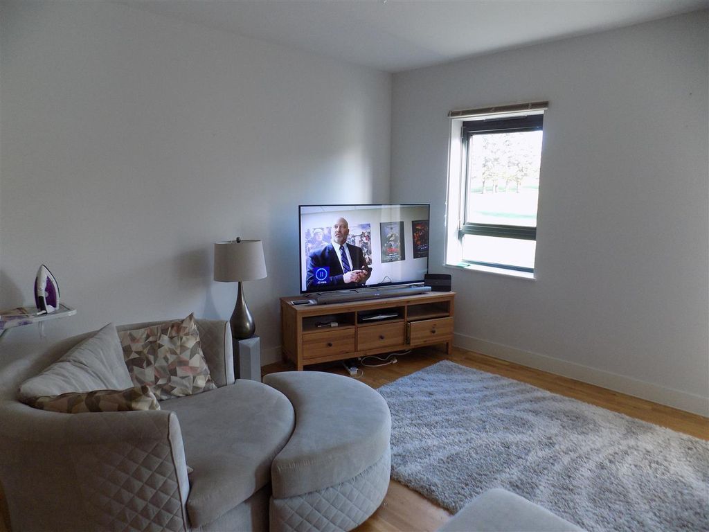 Property photo 3 of 6 Living Area.Jpg