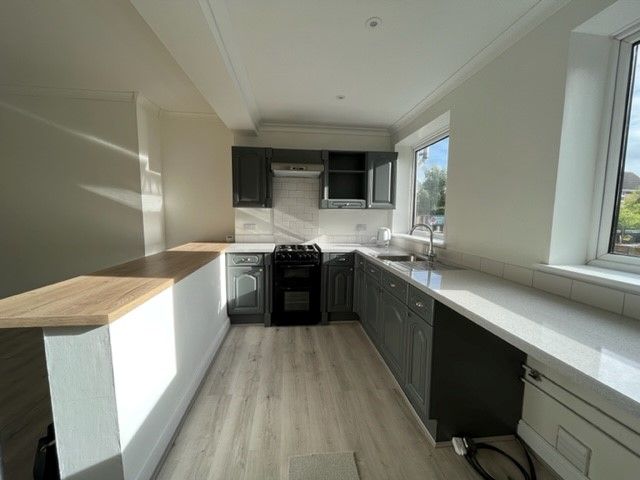 Property photo 1 of 7 Kitchen