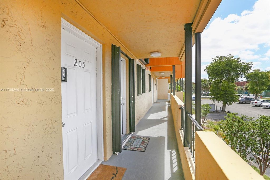 Property photo 3 of 32 <Alttext/>