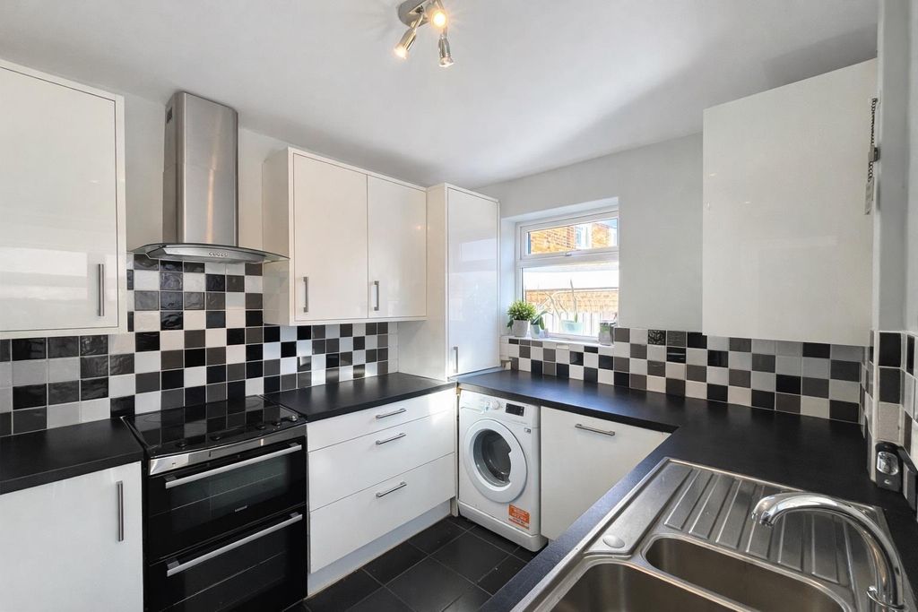 Property photo 2 of 21 20.Png