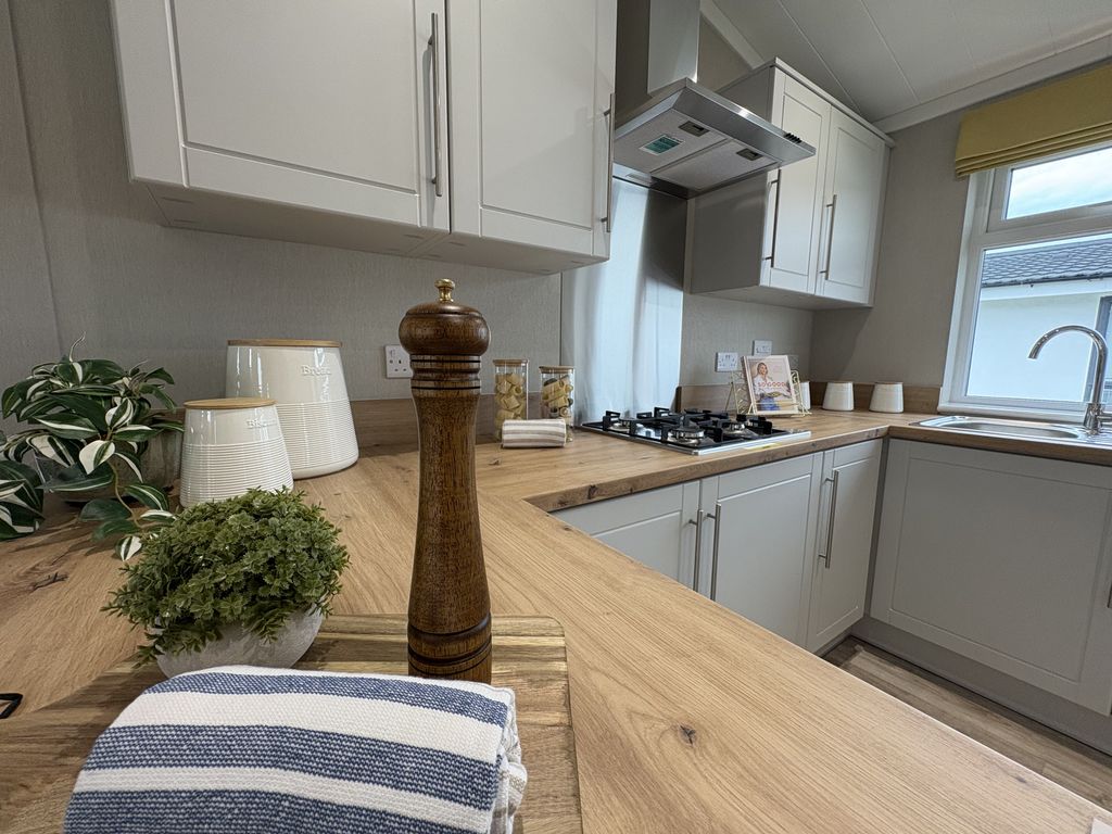 Property photo 2 of 13 Kitchen