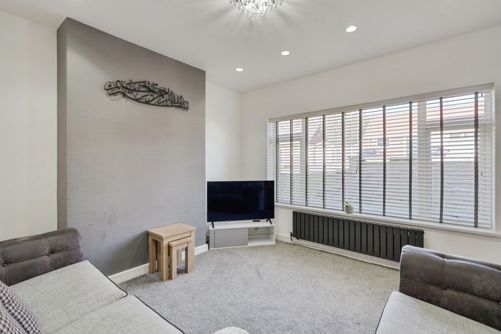 Property photo 2 of 30 Pbox-Img.Jpg