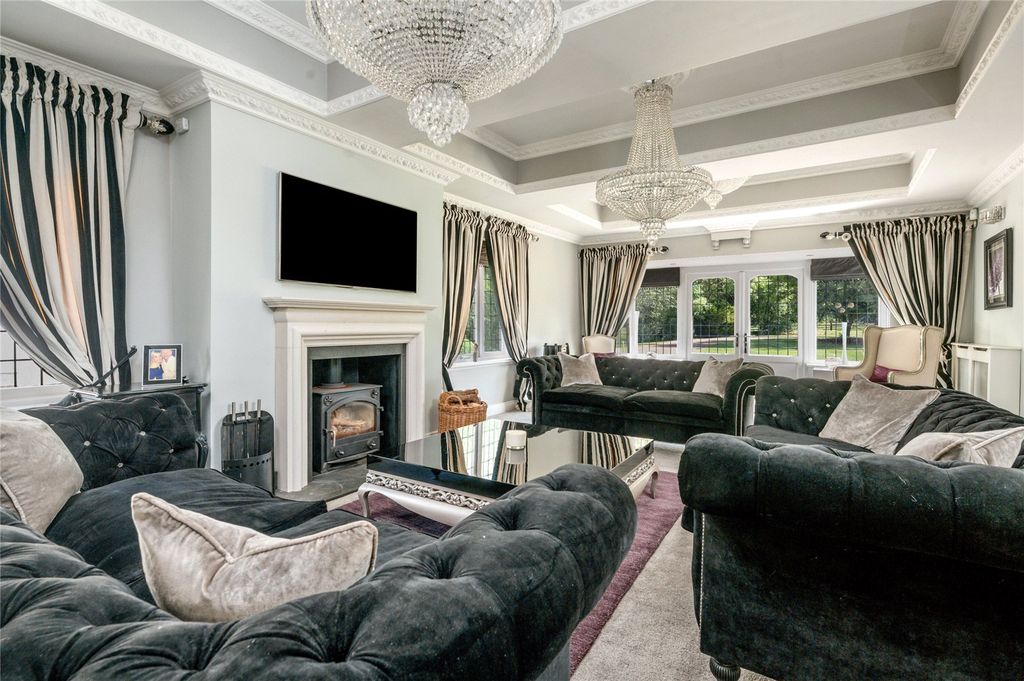 Property photo 3 of 32 Sitting Room