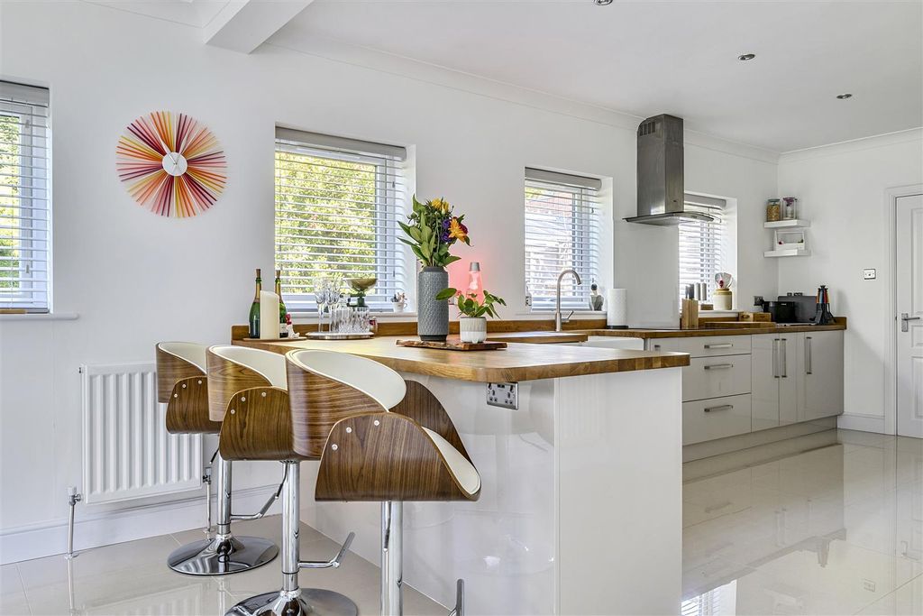 Property photo 3 of 36 Kitchen/Diner