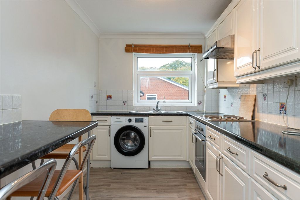 Property photo 2 of 9 Kitchen/Breakfast Rm