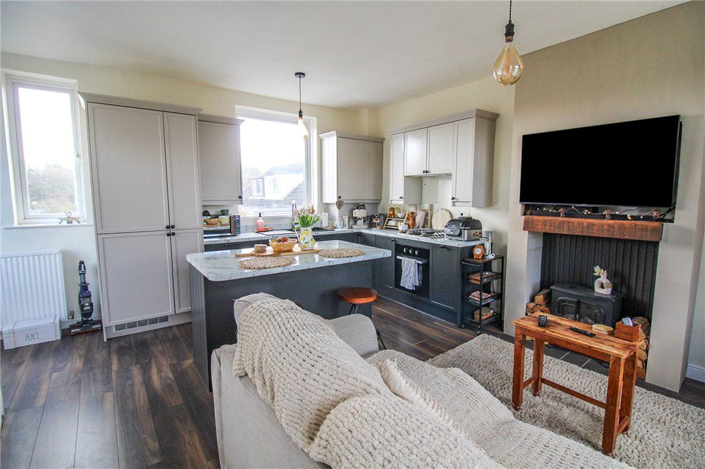 Property photo 2 of 21 Living Kitchen