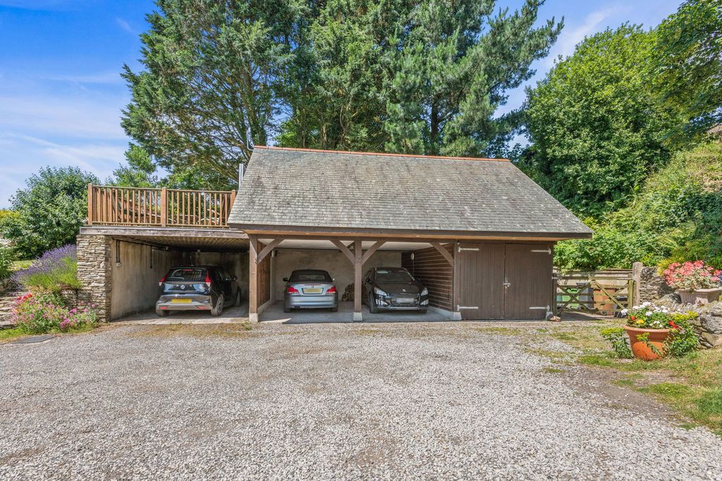 Property photo 3 of 21