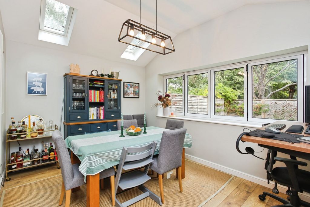 Property photo 3 of 17 Pbox-Img.Jpg