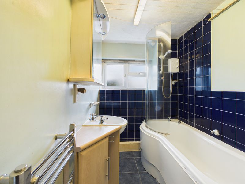 Property photo 2 of 7 Bathroom