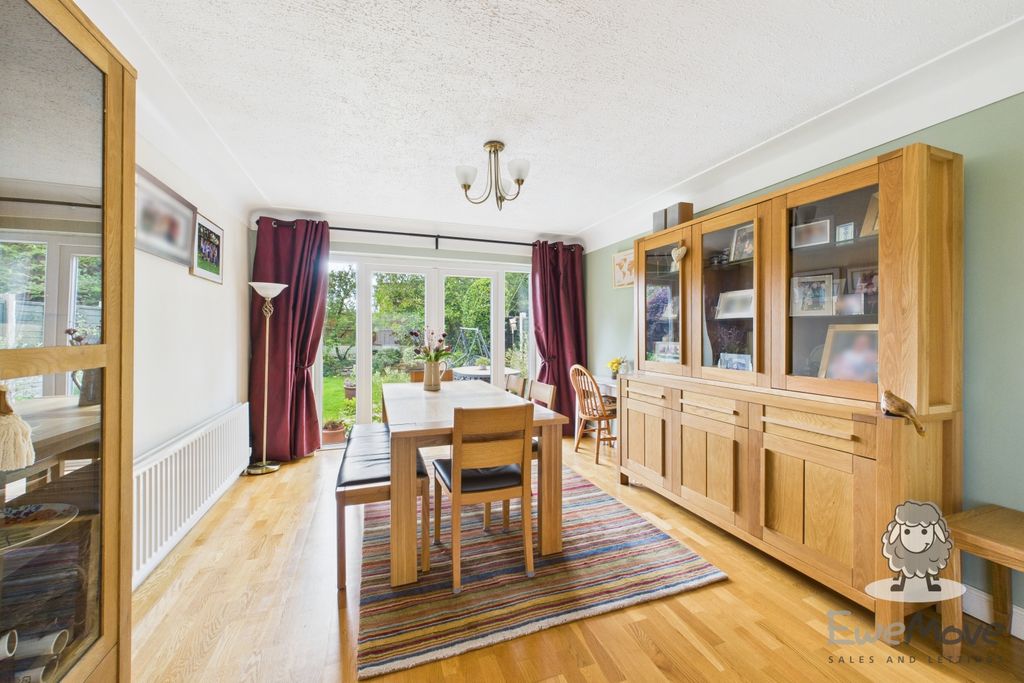 Property photo 3 of 12 8