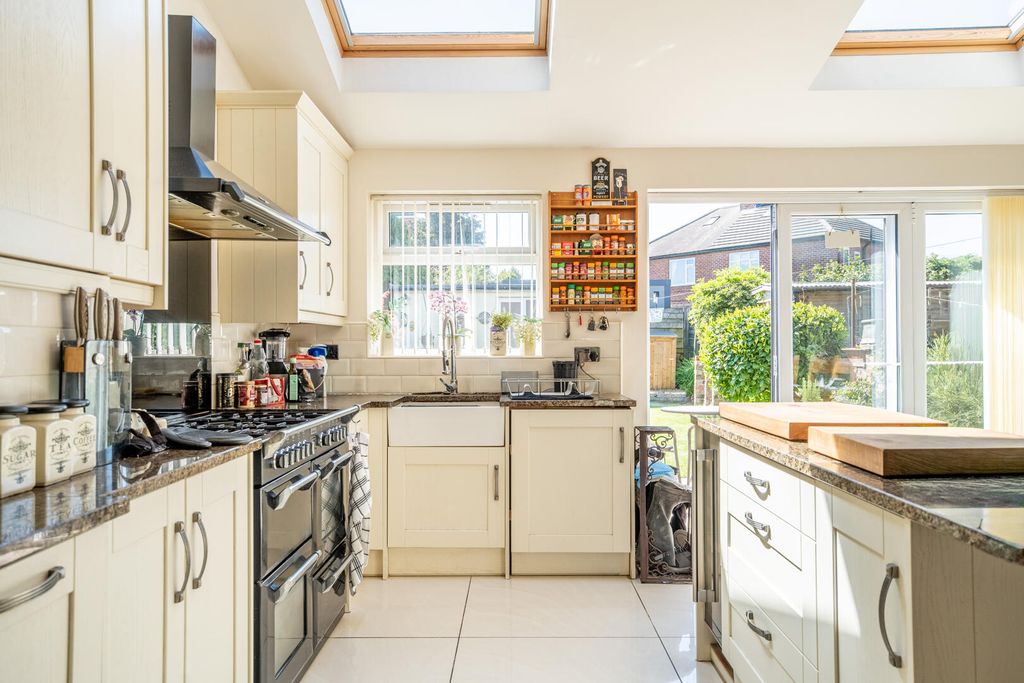 Property photo 3 of 17 Kitchen