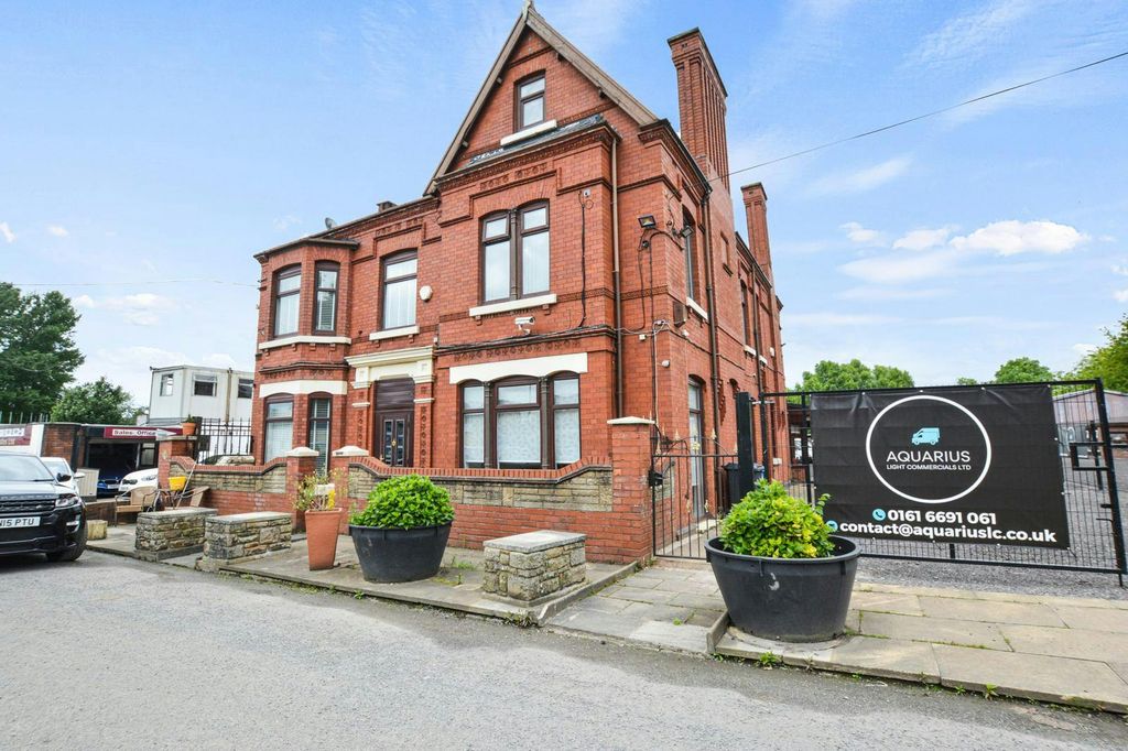 Property photo 1 of 13 External