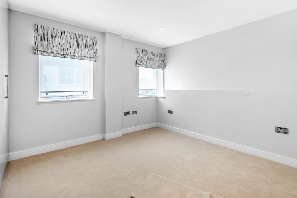 Property photo 3 of 10 3
