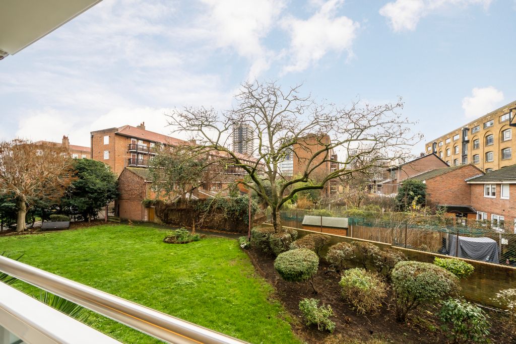 Property photo 2 of 9 Communal Garden