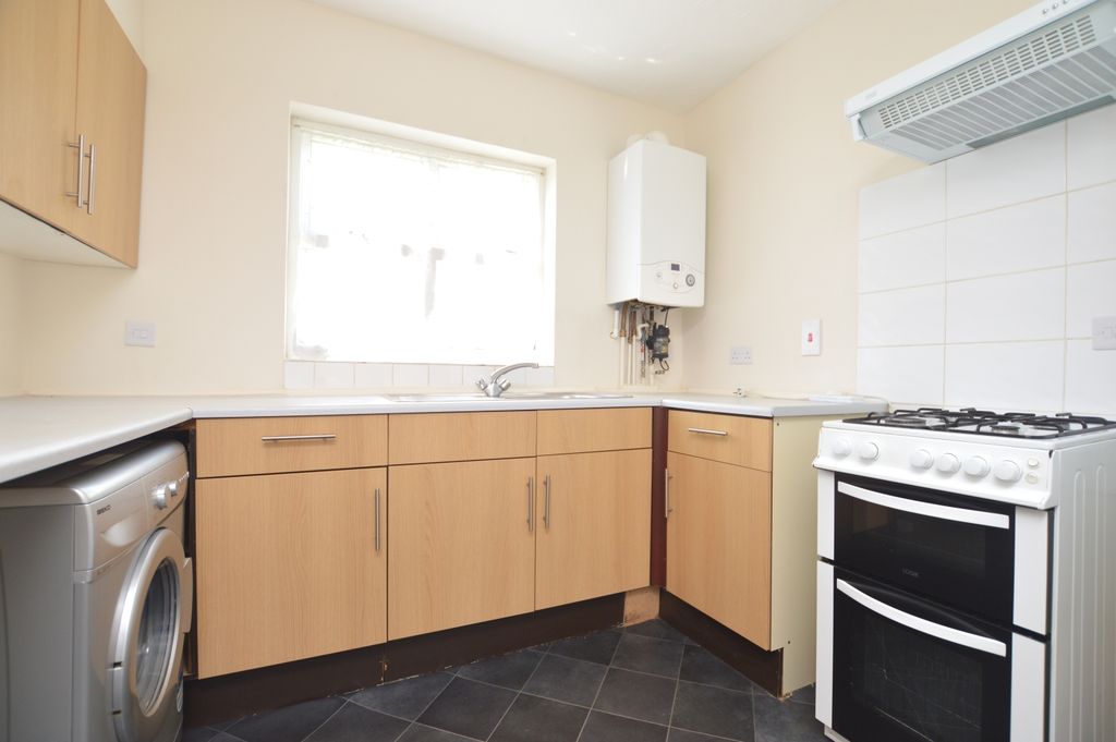 Property photo 2 of 6 Kitchen