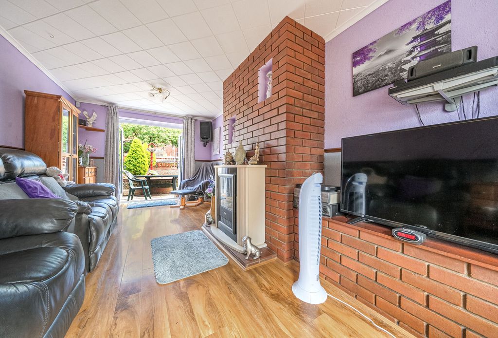 Property photo 3 of 19 1317354-1-686Af36...